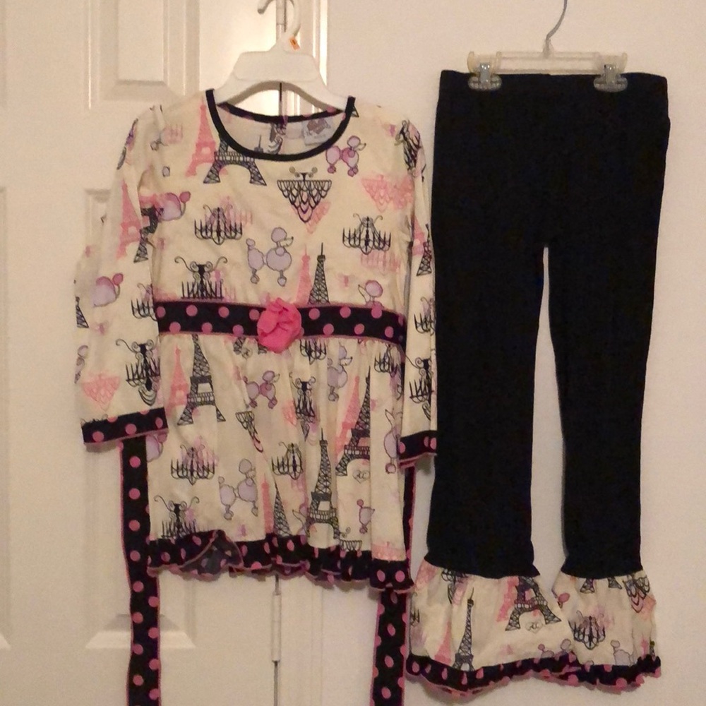 Ann Loren Girls set. Size 9-10.